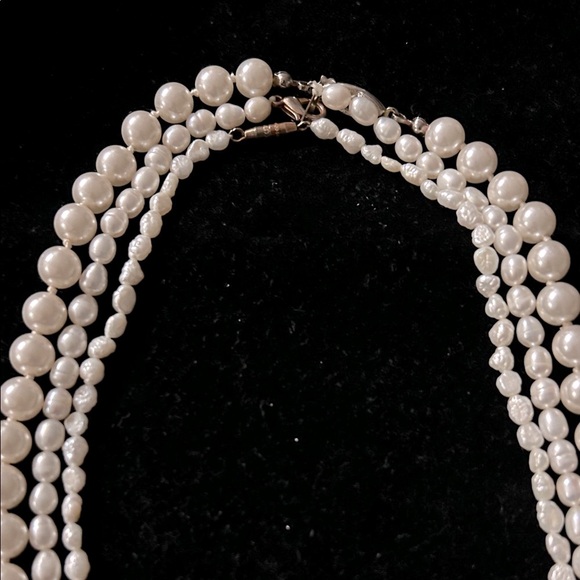 Elegant Pearl Necklace Set (3) - Picture 3 of 6
